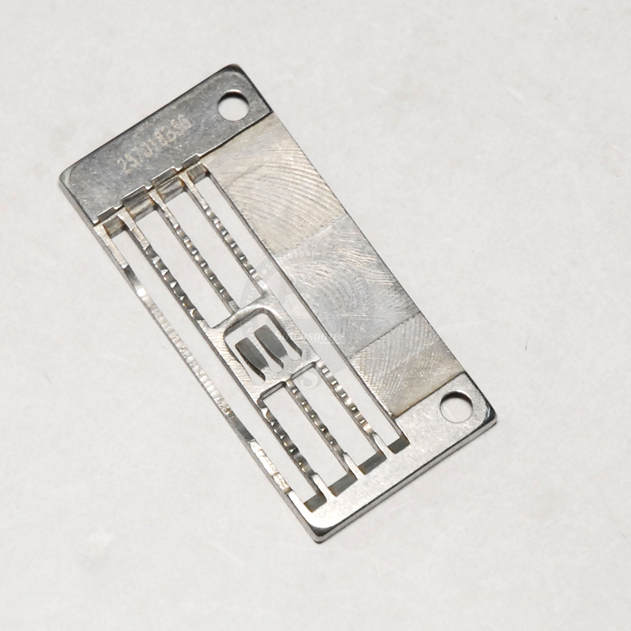 257018B56 Chapa Aguja para pegasus Máquina de coser de enclavamiento plano