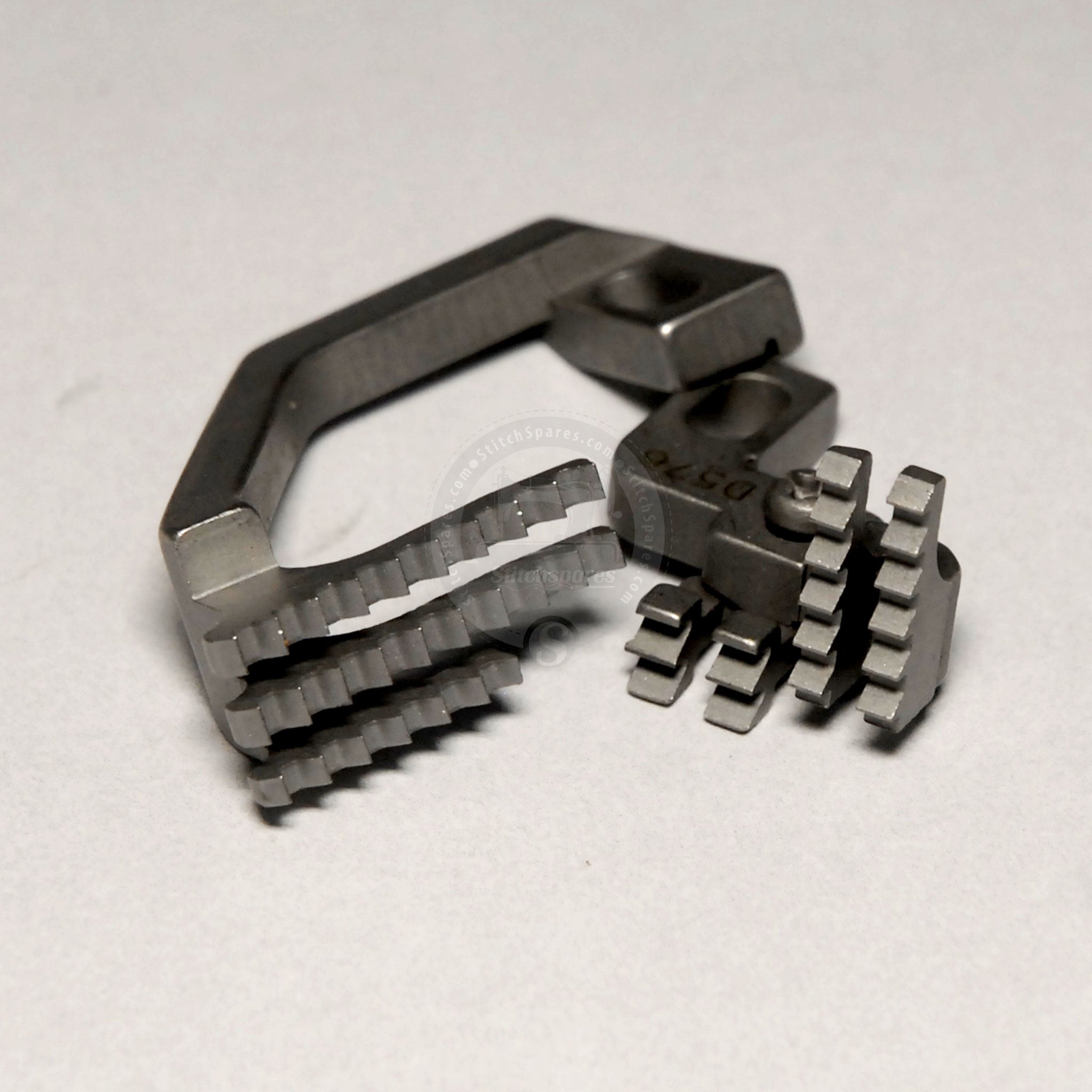 D576H446 Feed Dog Set 4 Thread Heavy Duty Siruba 747 Overlock Machine