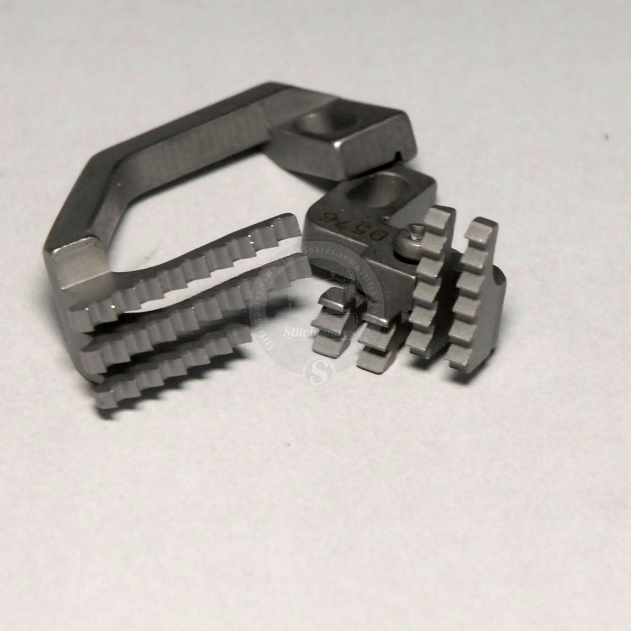 D576H446 Feed Dog Set 4 Thread Heavy Duty Siruba 747 Overlock Machine