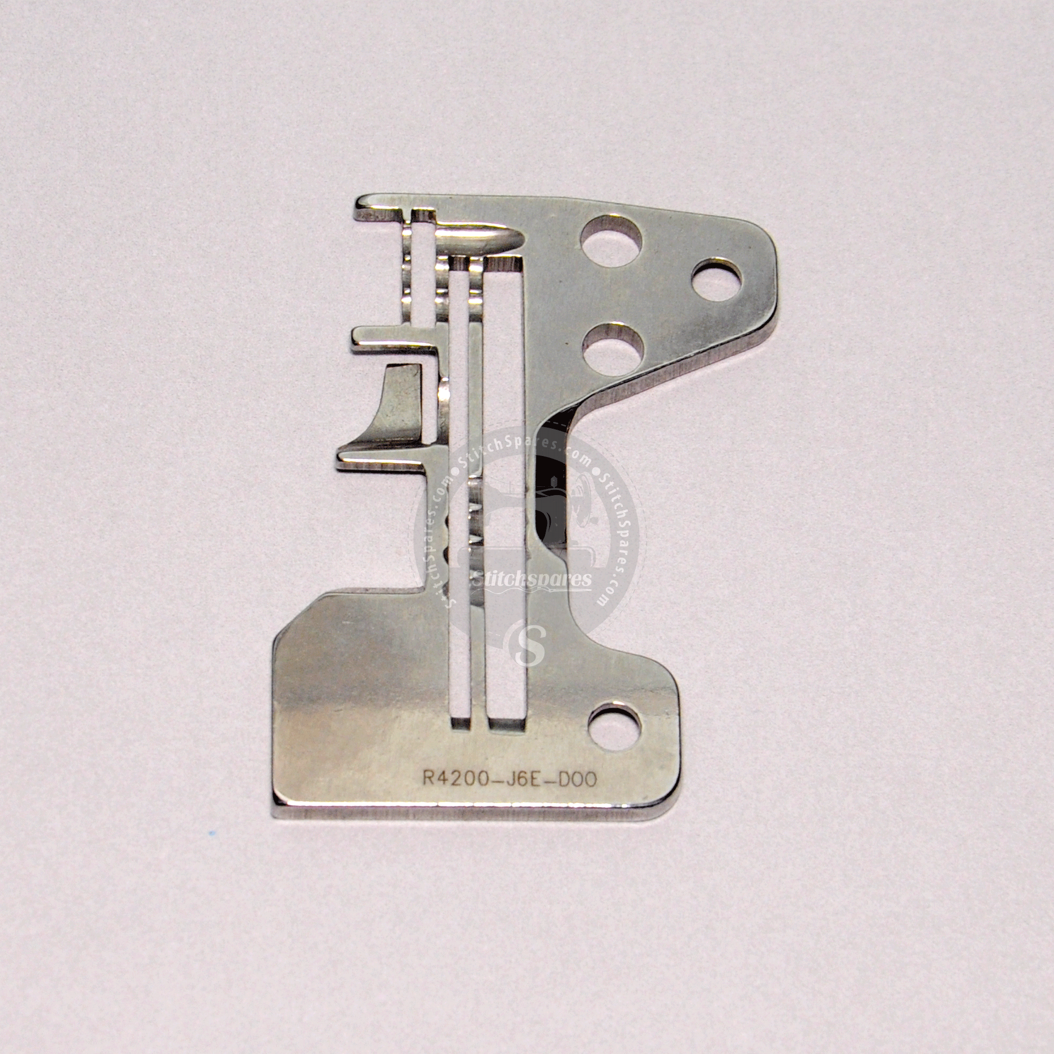 R4200-J6E-D00 Needle Plate JUKI MO-6900 , MO-3600 , MO-6700 Overlock Machine Spare Part
