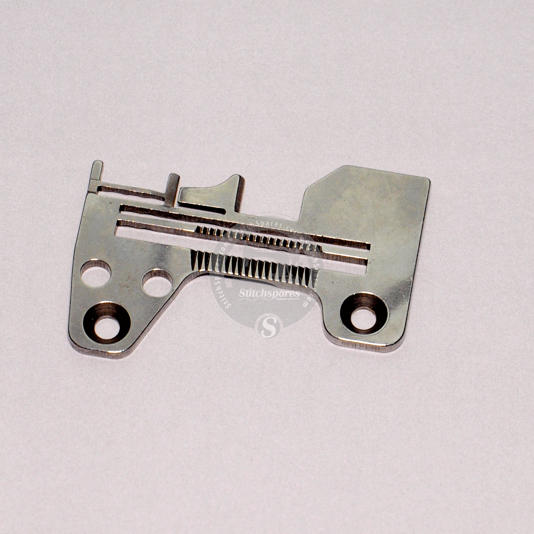 R4200-J6E-D00 Needle Plate JUKI MO-6900 , MO-3600 , MO-6700 Overlock Machine Spare Part