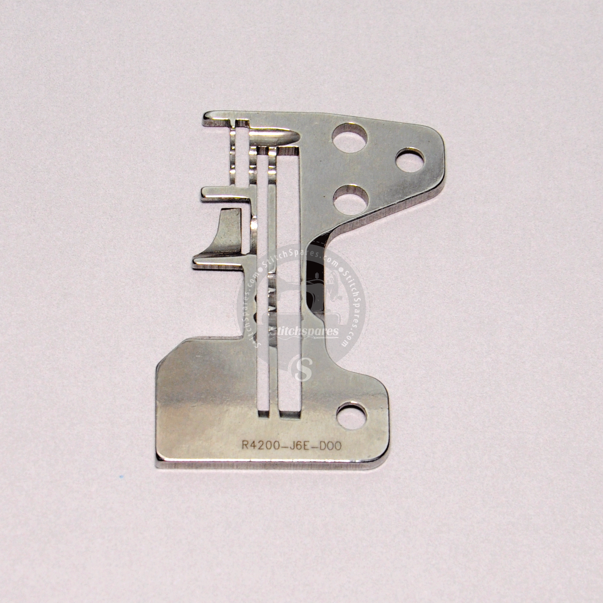 Placa de aguja R4200-J6E-D00 JUKI MO-6900 , MO-3600 , MO-6700 Recambio de máquina Overlock